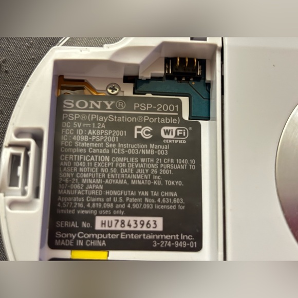 WOW**SALE**SONY PSP handheld console with 9 games - Picture 15 of 16